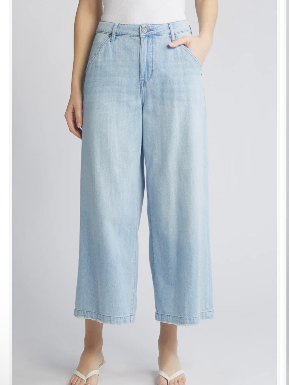 High Waist Raw Hem Wide Leg Light Wash Crop Jeans HIDDEN JEANS Size 26